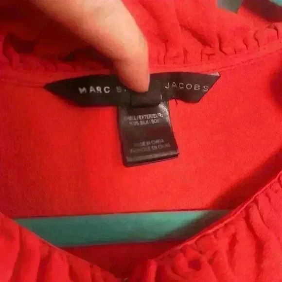 Marc Jacobs red 100%  silk size 2 - Picture 3 of 3